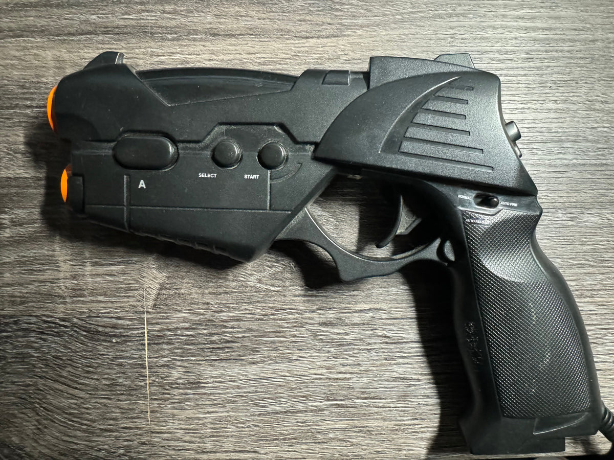 Point Blank 2 / AREA 51 w/Gun Peripheral (Playstation)