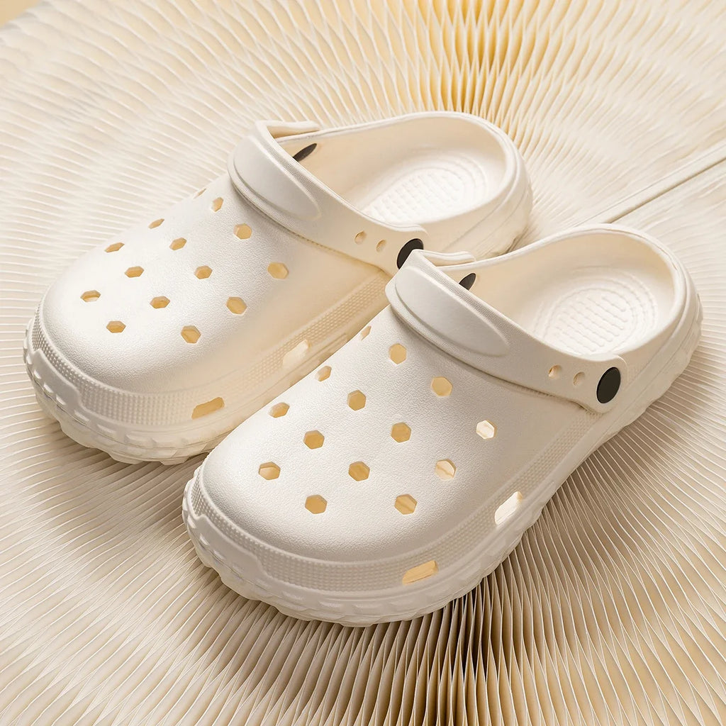 Women and Men's Hole Shoes Summer Non-Slip Outdoor Sandals Closed Toe Shit Feeling Beach Slippers Thick Bottom Soft Bottom