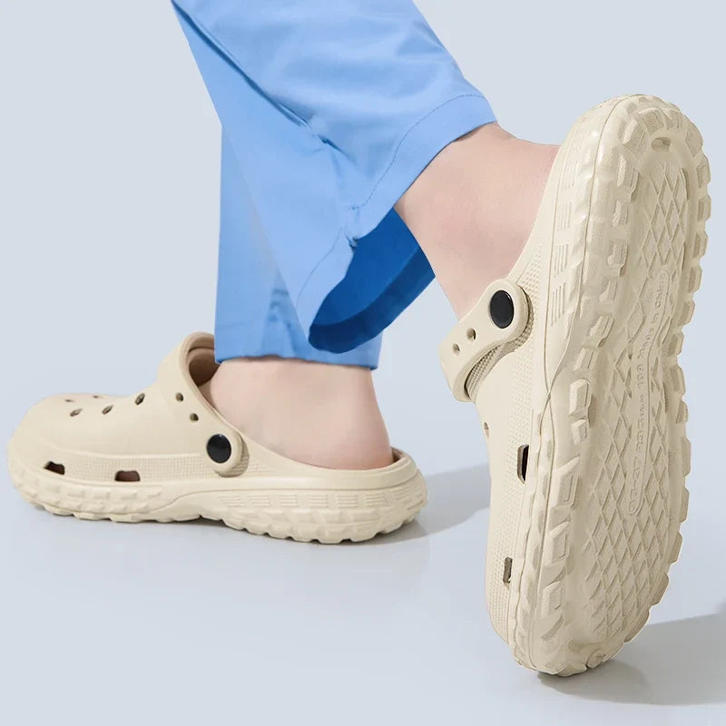 Women and Men's Hole Shoes Summer Non-Slip Outdoor Sandals Closed Toe Shit Feeling Beach Slippers Thick Bottom Soft Bottom